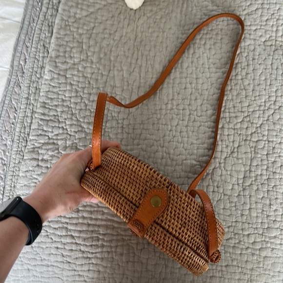 Handmade wicker crossbody bag - Picture 2 of 3